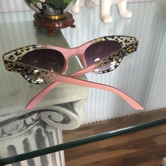 Vintage Leopard 🐆 Print Sunglasses 🕶 in Pink - Picture 2 of 4